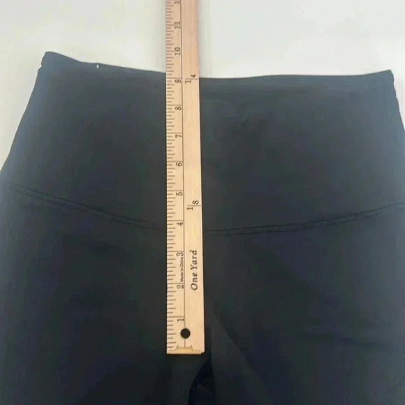 Victoria Sport Knockout Capri Leggings with mesh design on the legs - Picture 5 of 10